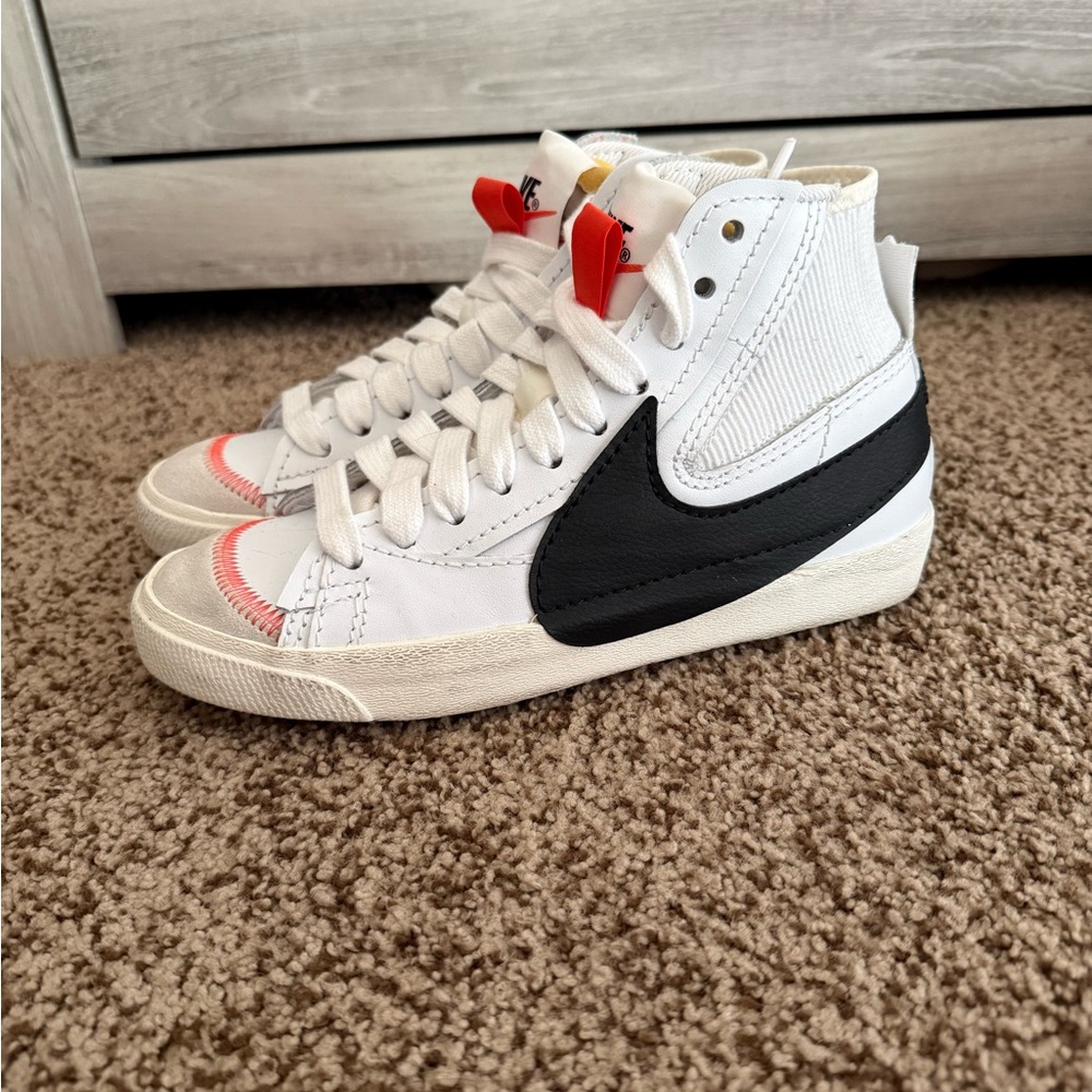 Nike Blazer Mid Vintage White Black Red Sneakers